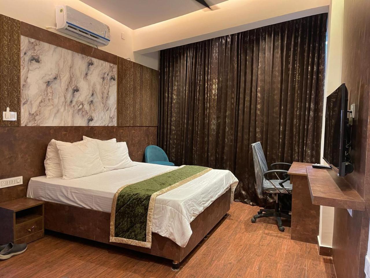 The Taaj Inn Bangalore Exterior photo