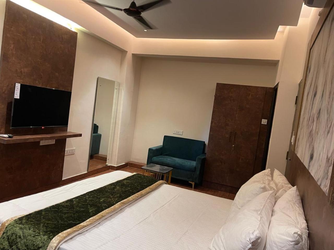 The Taaj Inn Bangalore Exterior photo
