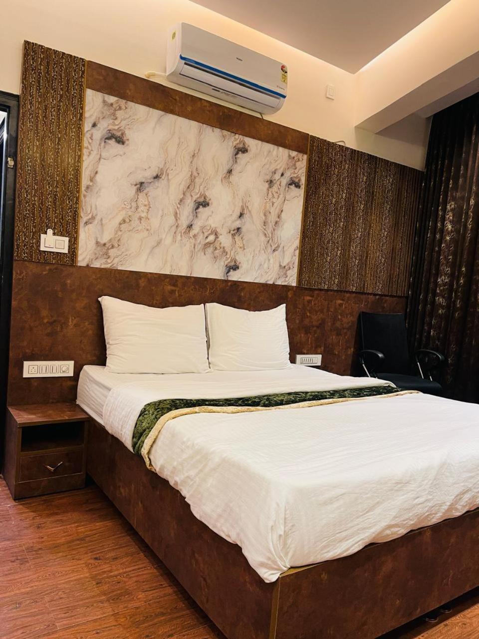 The Taaj Inn Bangalore Exterior photo